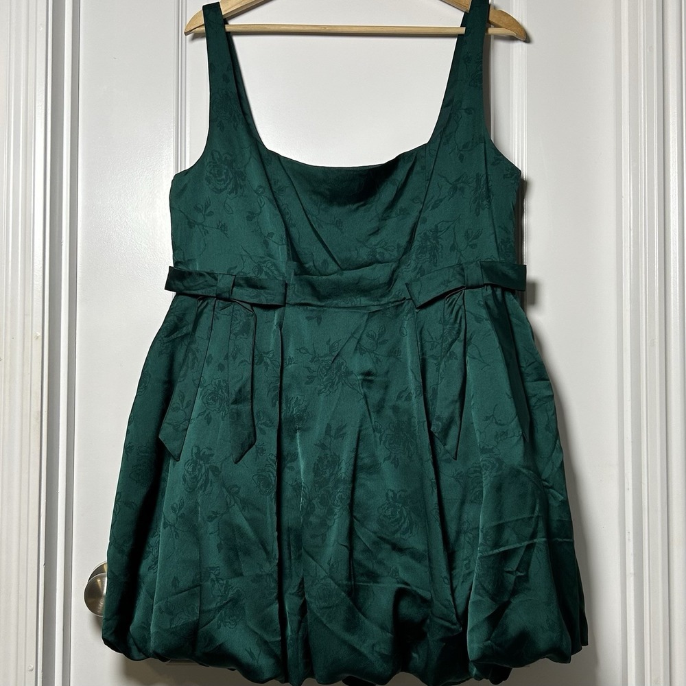 Francesca's Emerald Green Elise Bubble Hem Bow Mini Dress‎ Festive Fashion Style